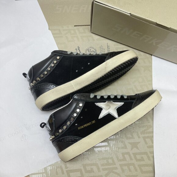 Golden Goose White & Black Sneaker - Picture 6 of 9